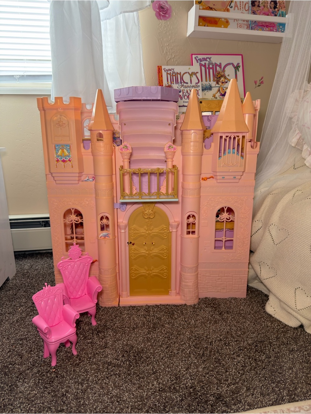 Rare vintage Barbie Princess and the Pauper Royal Castle